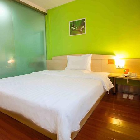 7Days Inn Heyuan Cultrual Palace Renren Le الغرفة الصورة